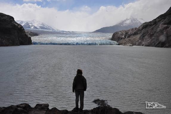 Observando a frente do glaciar Grey, no parque nacional Torres del Paine, no sul do Chile